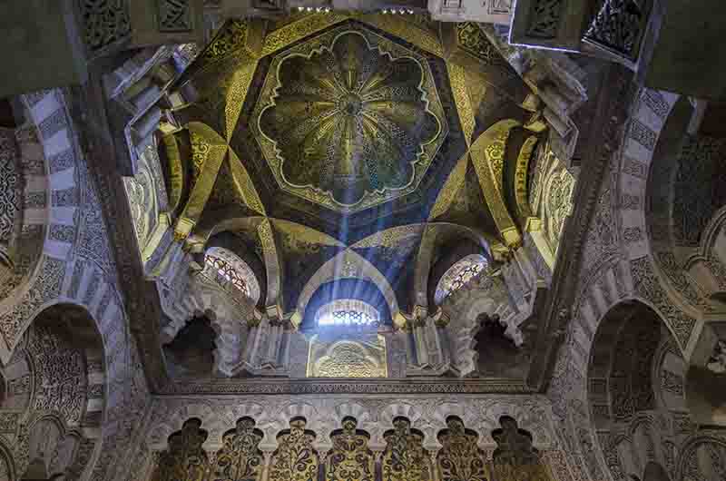 Córdoba 055 - Mezquita Catedral - interior - Mihrab.jpg